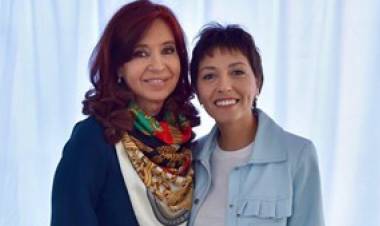 Reaparece en público Cristina, junto a la intendenta electa de Quilmes