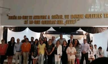 Escuela Normal “Esteban Echeverría”, Colación y Recepción.