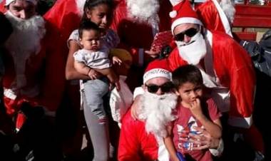 Llegaron los Papas Noel a Sauce.