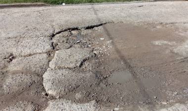 ATENCION- Precaución. Este pequeño Bache se encuentra en pleno Centro.