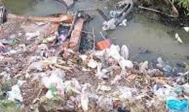 ADVIERTEN MASIVA PRESENCIA DE BASURA Y AGUAS RESIDUALES