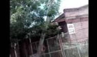 Corrientes una ciudad atada con alambres, cadenas y candados