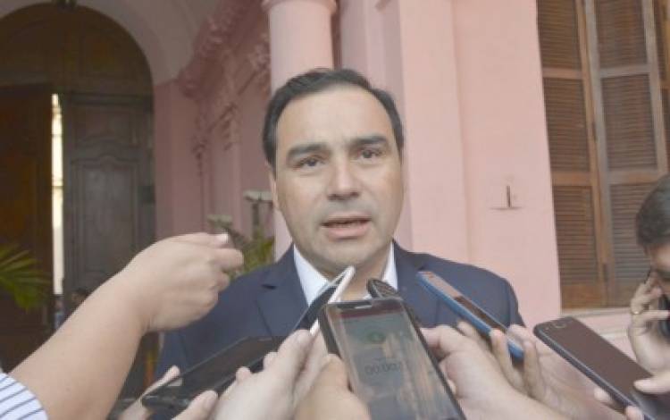 Valdés presidió apertura de sobres de licitación para ruta 126