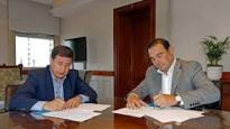 Valdés firmó el convenio con Nación para que la tarjeta Alimentar llegue a Corrientes